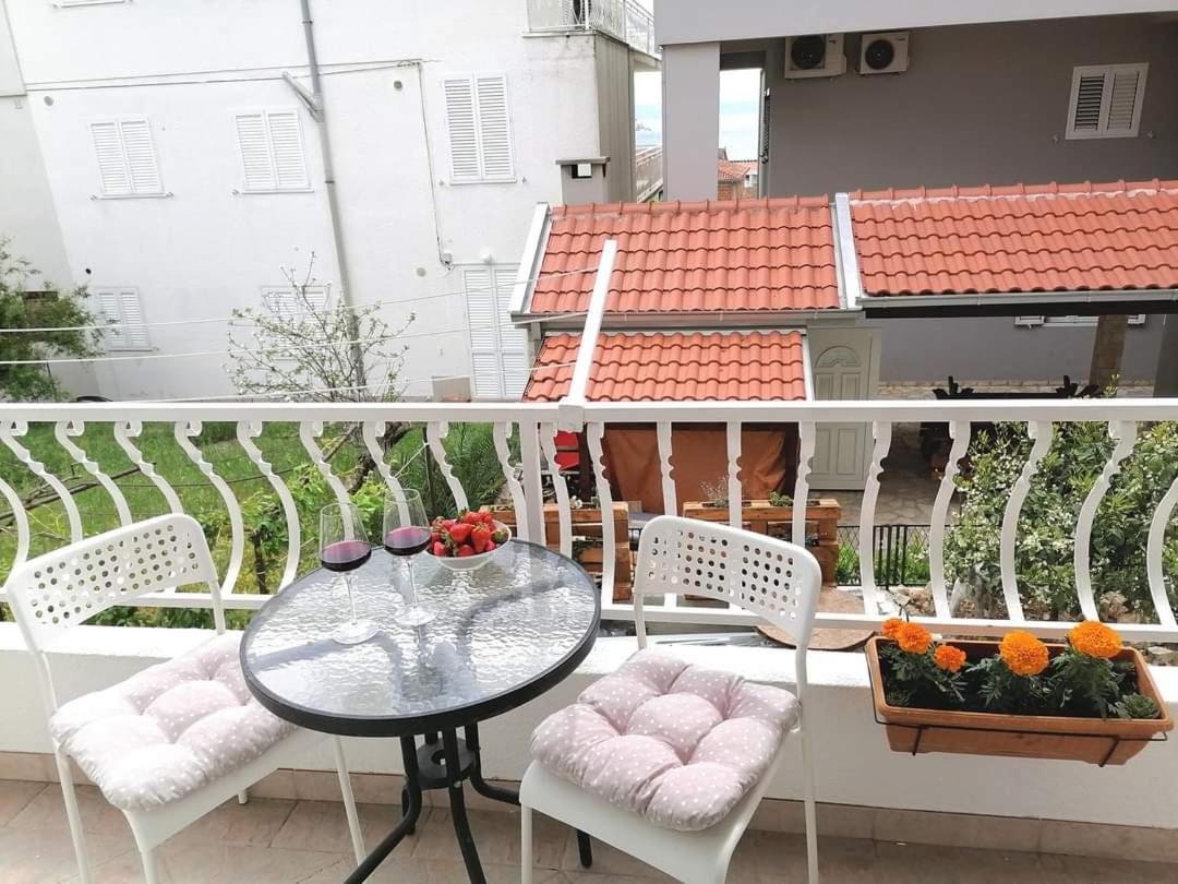 Hotel Apartman Komadina Makarska Exterior foto